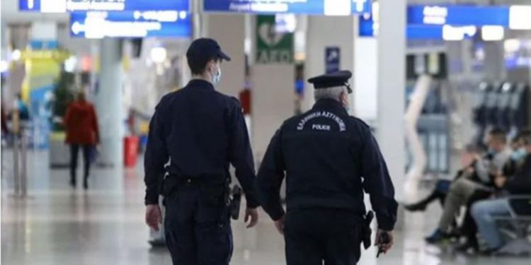Vinte nga Spanja, shqiptarja kapet me 26 kg marijuanë në aeroportin e Athinës