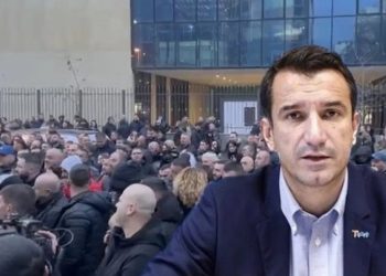 “Qëlluan makinat, ofenduan gjyqtarët dhe prokurorët”! Policia mbron protestuesit e Veliajt: Nuk shkelën ligjin