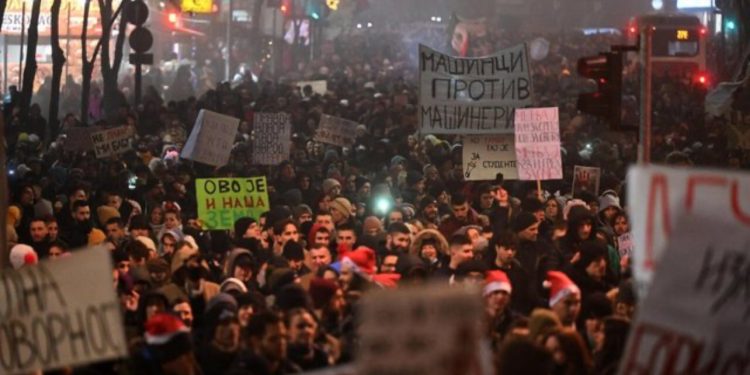 Bllokadat kundër Vuçiç vijojnë pa ndalim, studentët serbë do të bllokojnë një prej qyteteve kryesore për 15 orë
