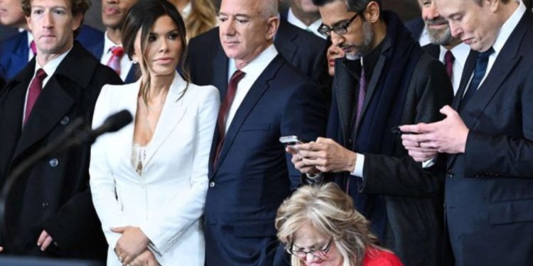 “Një sherif i ri ka ardhur në qytet”, Bota nën frikë dhe panik!