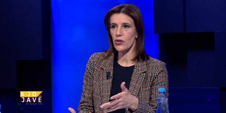 Si e mori vesh Veliaj ekzistencën e urdhërarrestit? Klodiana Lala: “Mjellma e zezë” ishte mesazh! Në orën e para në qeli…