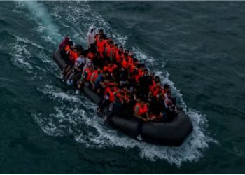 Fundoset varka me emigrantë në brigjet e Calais, humb jetën një person