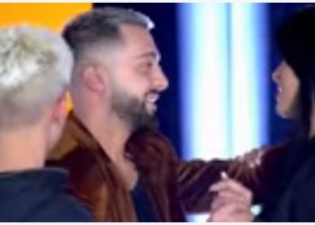 Ledjoni ia dridh Gjestit, banori “shpërthen” në lot pasi takon motrën dhe vëllanë e tij