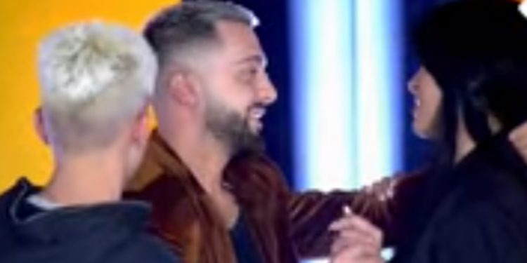 Ledjoni ia dridh Gjestit, banori “shpërthen” në lot pasi takon motrën dhe vëllanë e tij