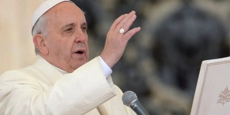 Të shqetësuar për gjendjen e tij shëndetësore, Papa Françesku mesazh besimtarëve: Kam nevojë për disa trajtime