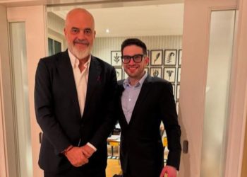 Alex Soros riposton fotografinë me Ramën: Po e rikthej pas kërkesave të shumta