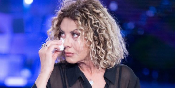 “Abortova dhe nuk u bëra dot kurrë nënë”, aktorja e penduar përlotet në studio: Zgjodha karrierën