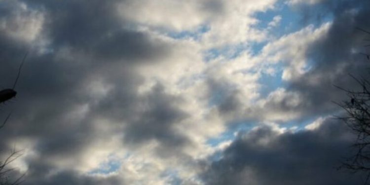 Moti i kthjellët dhe vranësira, si parashikohet moti për sot