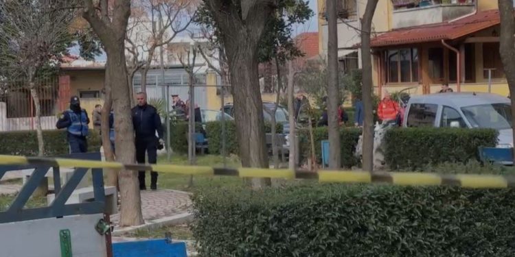 Vrasja e dyfishtë në Shkodër/ Dinamika e ngjarjes, djali qëlloi të dashurën me plumb në kokë dhe më pas veten