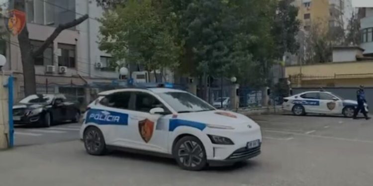 U zu me vëllain dhe qëlloi me kallashnikov, arrestohet 33-vjeçari