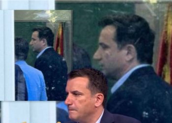 “Veliaj pas xhamit të qelqtë!” Dalin FOTOT e Kryebashkiakut të Tiranës në seancën në GJKKO