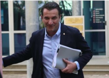 “Harabeli 3”? Kush është shoku në katin e 9-të të ETC-së, që Veliaj e takonte “i maskuar” e nga i cili dilte me çantë shpine?