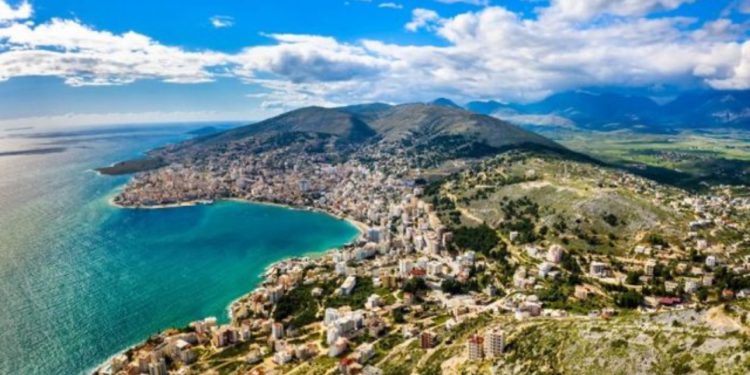 “MailOnline”: Britanikët çmenden për parajsën evropiane, Shqipërinë