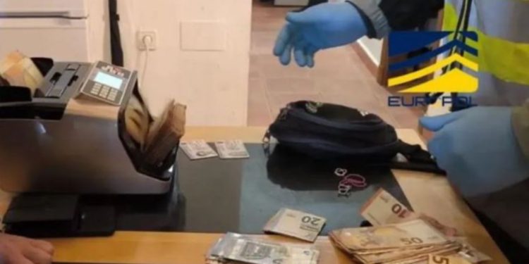 Shkatërrohet rrjeti mafioz i pastrimit të parave në Spanjë, pjesë e bandës edhe shqiptarë