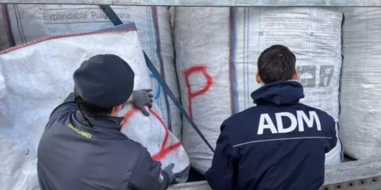 Sekuestrohen 58 ton mbetje toksike nga Shqipëria në portin e Ankonës