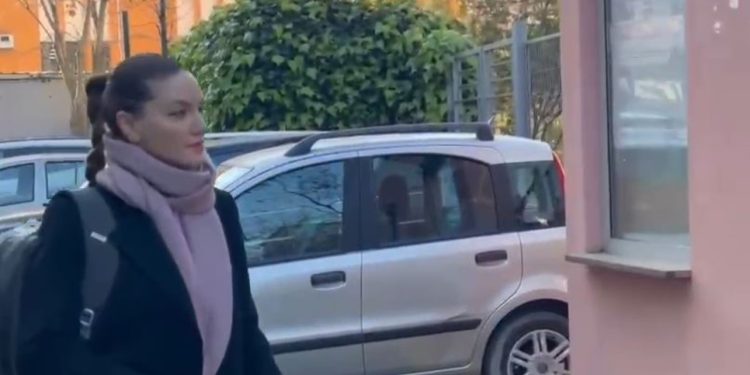 Ajola Xoxa paraqitet në SPAK, në zbatim të masës së sigurisë