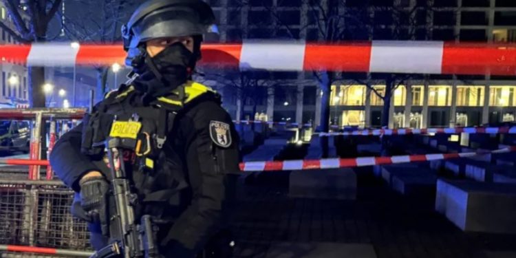 Sulm me thikë në Berlin, plagoset një person pranë memorialit të Holokaustit