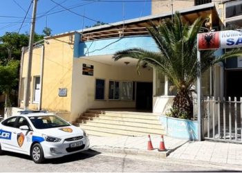 Dhunuan brutalisht 52-vjeçarin, arrestohet xhaxhai në Sarandë, shpallet në kërkim nipi