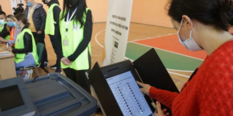 Tre skenarë, kush do të votojë me elektronikë në 11 Maj?