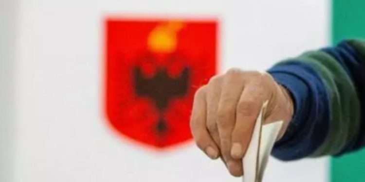 Afati për regjistrimin mbyllet të martën, 26 parti kërkojnë të garojnë