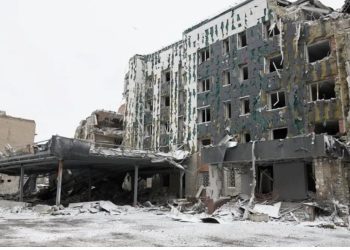 Tre vite luftë në Ukrainë: Mbi 250,000 viktima dhe 8.2 milionë të larguar nga vendi