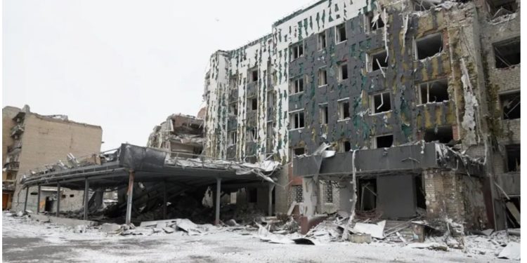 Tre vite luftë në Ukrainë: Mbi 250,000 viktima dhe 8.2 milionë të larguar nga vendi