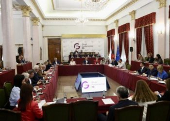 PS mbledh grupin parlamentar pas takimit me drejtuesit