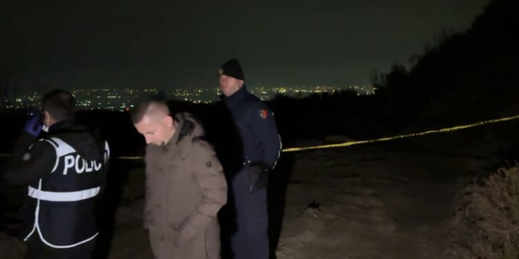 Dalin pamjet nga vendi i atentatit në Laç, Dod Mamli u vra në një tokë që po hapej në mal