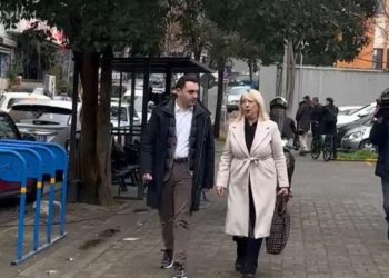 I shoqëruar nga avokatja e tij, Belind Këlliçi paraqitet në SPAK