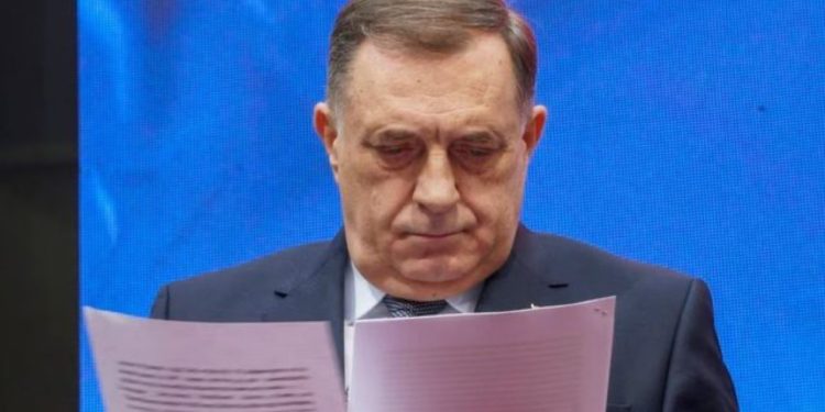 Një vit burg dhe 6 vite ndalim i ushtrimit të funksionit publik! Kush do ta zbatojë dënimin për Millorad Dodik?