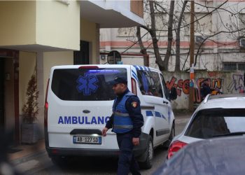 Tiranë/Dyshohet se vrau me thikë gruan e tij, identifikohet dhe shpallet në kërkim