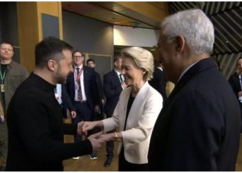 FOTO/ Shtrëngime duarsh dhe buzëqeshje me krerët e BE-së, Zelensky mbërrin në samitin “urgjent” të mbledhur në Bruksel