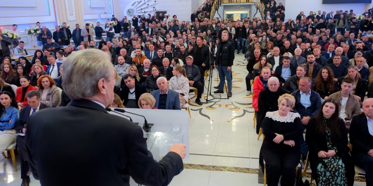 Berisha: Brenda një mandati, nga jugu në thellësitë e Alpeve qeveria do të financojë instalimin e paneleve diellore në të gjitha çatitë e Shqipërisë