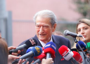 Përgjimet e Veliajt/ Berisha: Redaktori është Rama, natën i ndërsen kundër Skapit, ditën i mbron