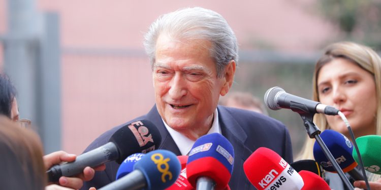 Përgjimet e Veliajt/ Berisha: Redaktori është Rama, natën i ndërsen kundër Skapit, ditën i mbron