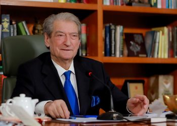 Berisha me shqiptarët në 62 qytetet të botës: Të regjistrojmë çdo shqiptar që në 11 maj, të firmosim ndarjen nga e keqja