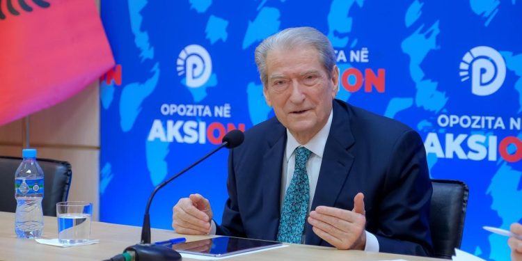 Berisha: Asnjë njeri nuk është hequr nga lista për mendimin ndryshe. Sali Berisha e parapëlqen diversitetin