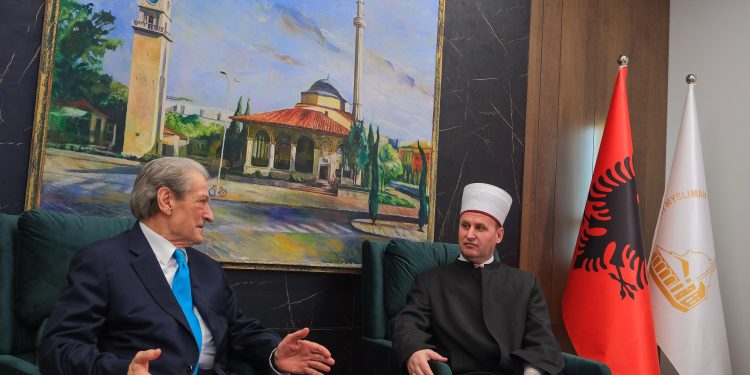 Berisha uron Fiter Bajramin: Do dyfishojmë fondet për komunitetet fetare. Ora e faljes së të Premtes do të jetë orar pushimi