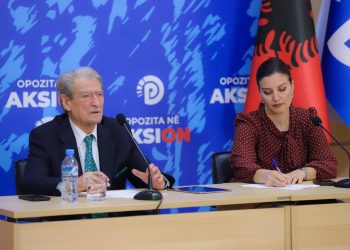 Protesta për mbylljen e TikTokut/ Berisha u bën thirrje të rinjve: Nesër të mblidhemi në ora 7 në respekt të fjalës së lirë