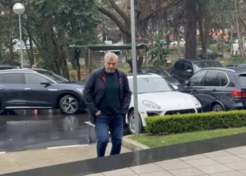 Listat e kandidatëve për “Shqipërinë Madhështore”/ Një ditë para dorëzimit në KQZ, aleatët e Berishës shkojnë në seli