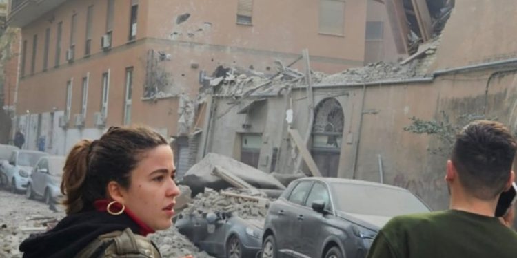 Shpërthim i fuqishëm në një godinë në Romë, shembet ndërtesa