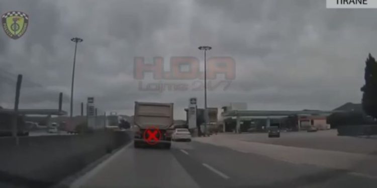 VIDEO/ Manovra të rrezikshme në autostradën Durrës-Tiranë, policia identifikon shoferin e kamionit