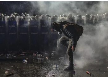 Turqia “zien” nga protestat”, policia përdor forcën për të shpërndarë qytetarët