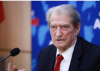 Programi ekonomik i PD-së/ Berisha: 0 taksa për profesionet e lira dhe biznesin e vogël! Ulje nga 15 në 2% të taksës së shitjes së pronës