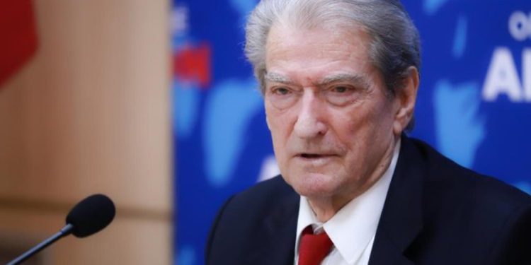 Programi ekonomik i PD-së/ Berisha: 0 taksa për profesionet e lira dhe biznesin e vogël! Ulje nga 15 në 2% të taksës së shitjes së pronës