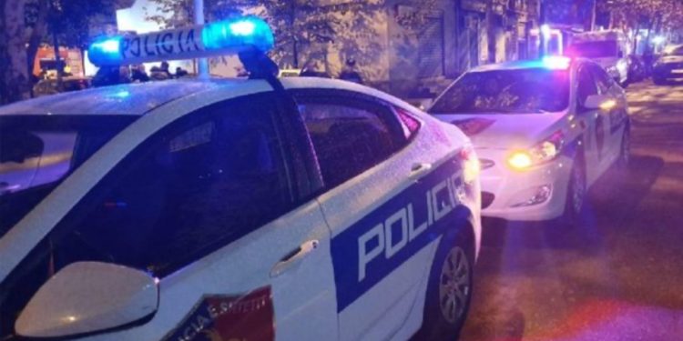 EMRAT/ Plagoset me thikë kamarieri i lokalit në Berat, në kërkim autori 