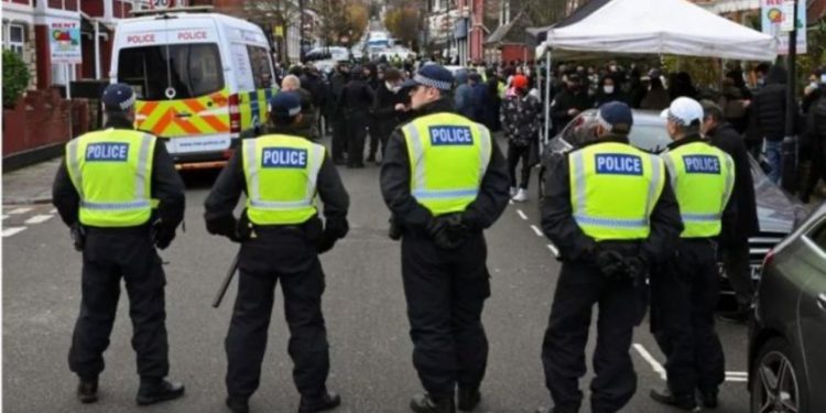 Futën ilegalisht me kamion në Britani një grua dhe një fëmijë 6 vjeç, arrestohet shoferi dhe dy shqiptarët