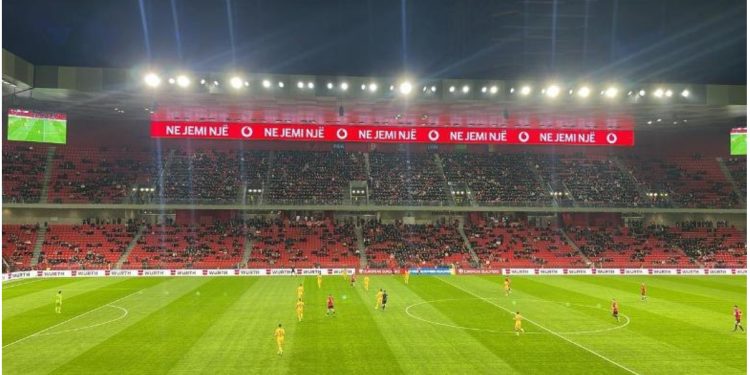 “Duka, Duka të q*fsha motrën”/ Tifozat Kuq e Zi shajnë në kor Armand Dukën, braktisin ndeshjen e Kombëtares pas 3 minutash lojë