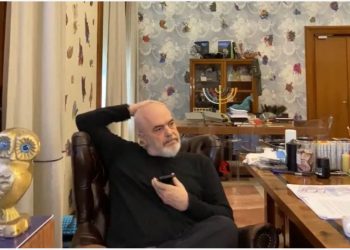 Live në Facebook, Rama telefon Ballën dhe zbardh agjendën e takimeve në Greqi