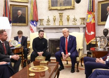 La mënjanë rripin e kampionit të boksit për t’i treguar “dhuratën” e pakëndshme, zbulohet shkaku që tensionoi bisedimet mes Trump dhe Zelenskyy-t në Zyrën Ovale